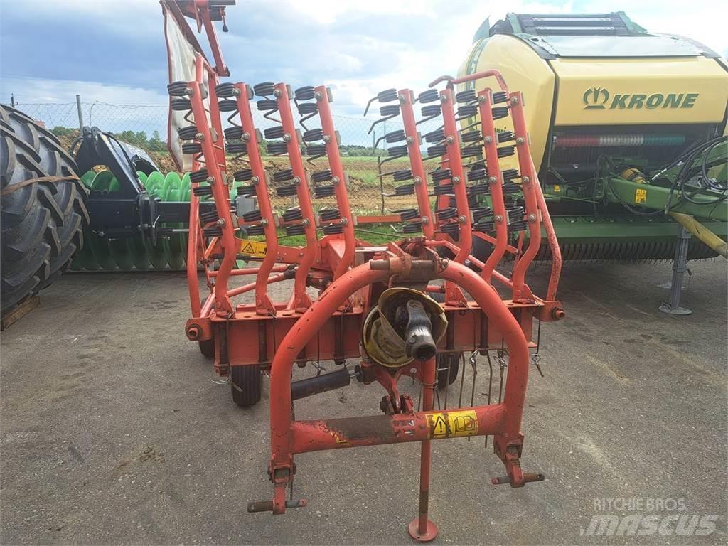 Kuhn GA 4121 GM معدات حصد