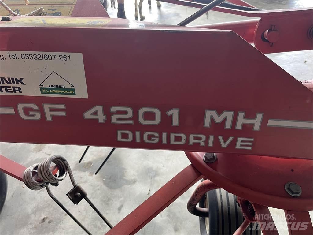 Kuhn GF 4201 MH مكابس وميبسات التبن