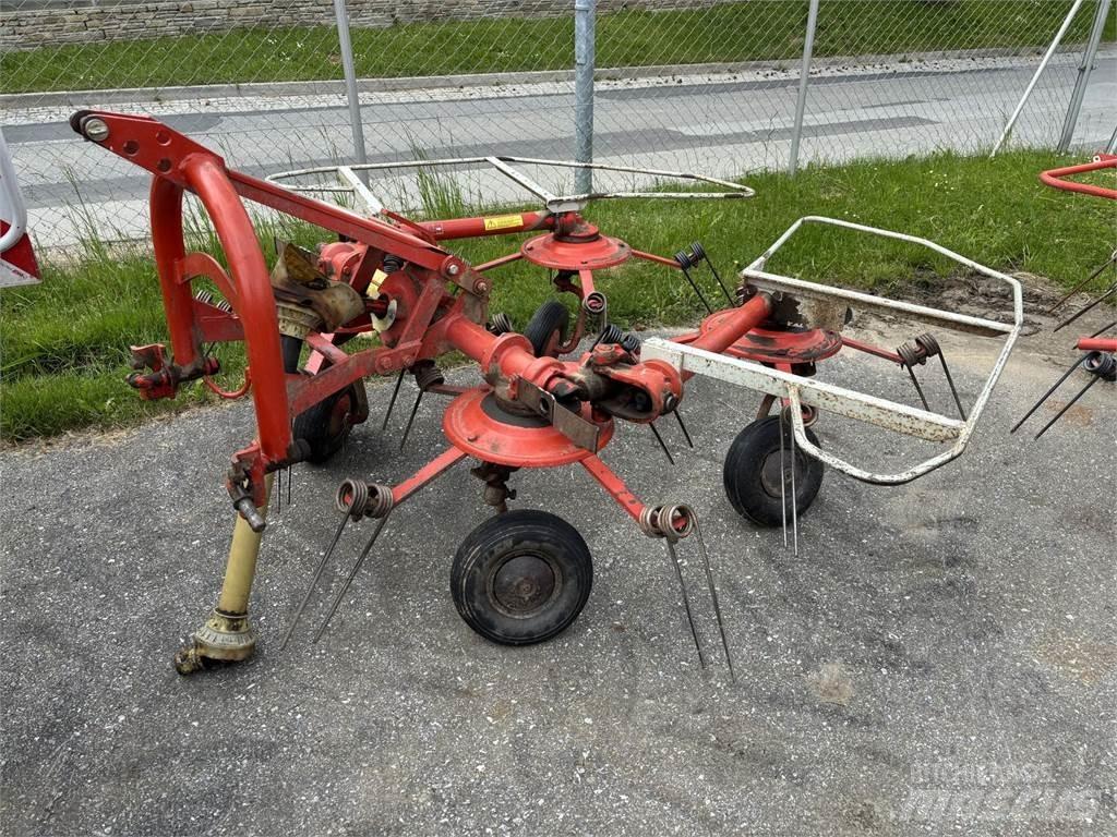 Kuhn GF 440 P مكابس وميبسات التبن