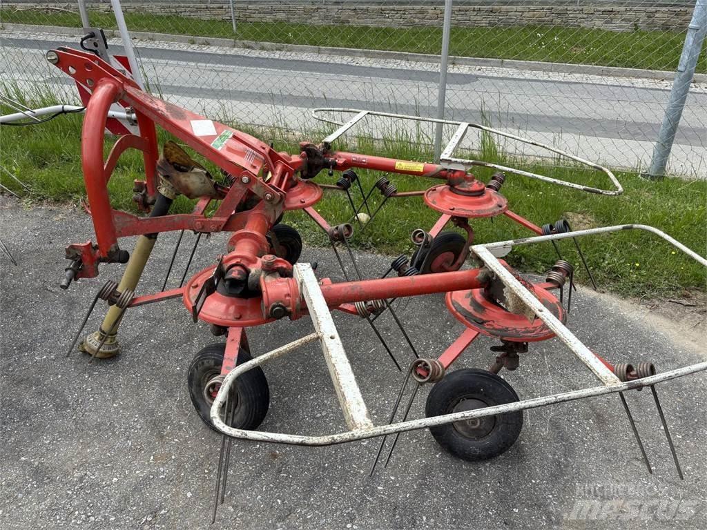 Kuhn GF 440 P مكابس وميبسات التبن
