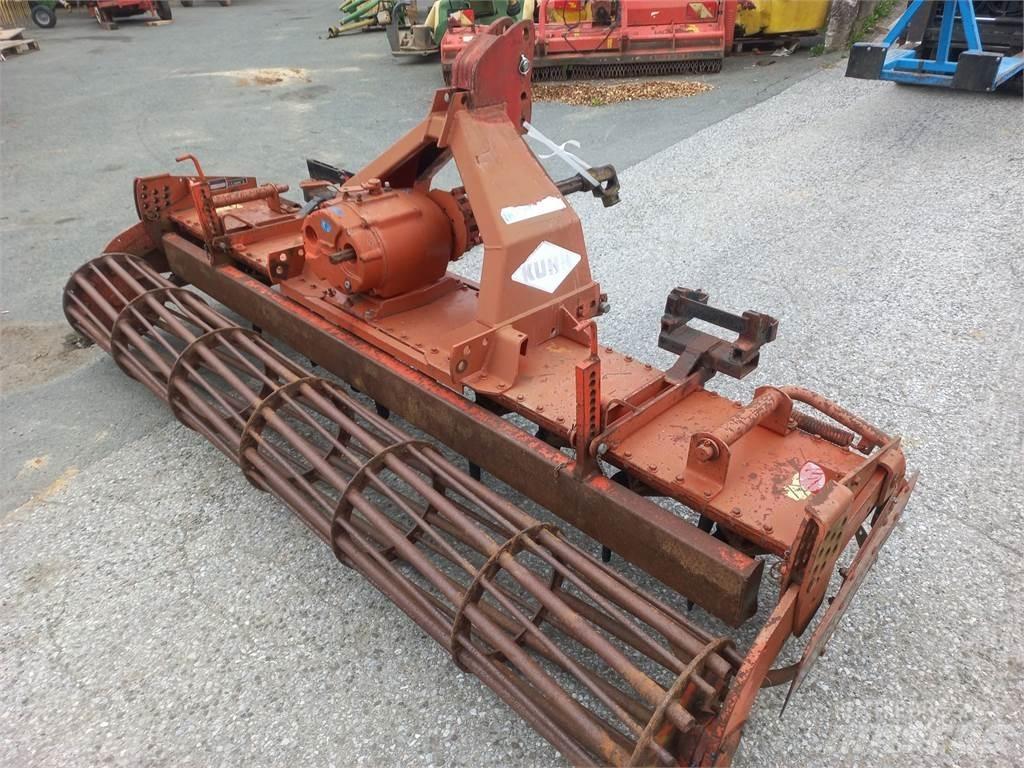 Kuhn HR 302 M زحافات ساحقة