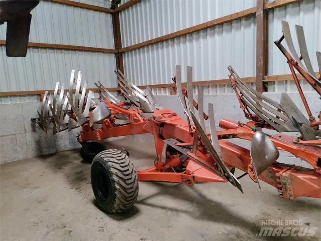 Kuhn Manager 8 NSH محاريث تقليدية