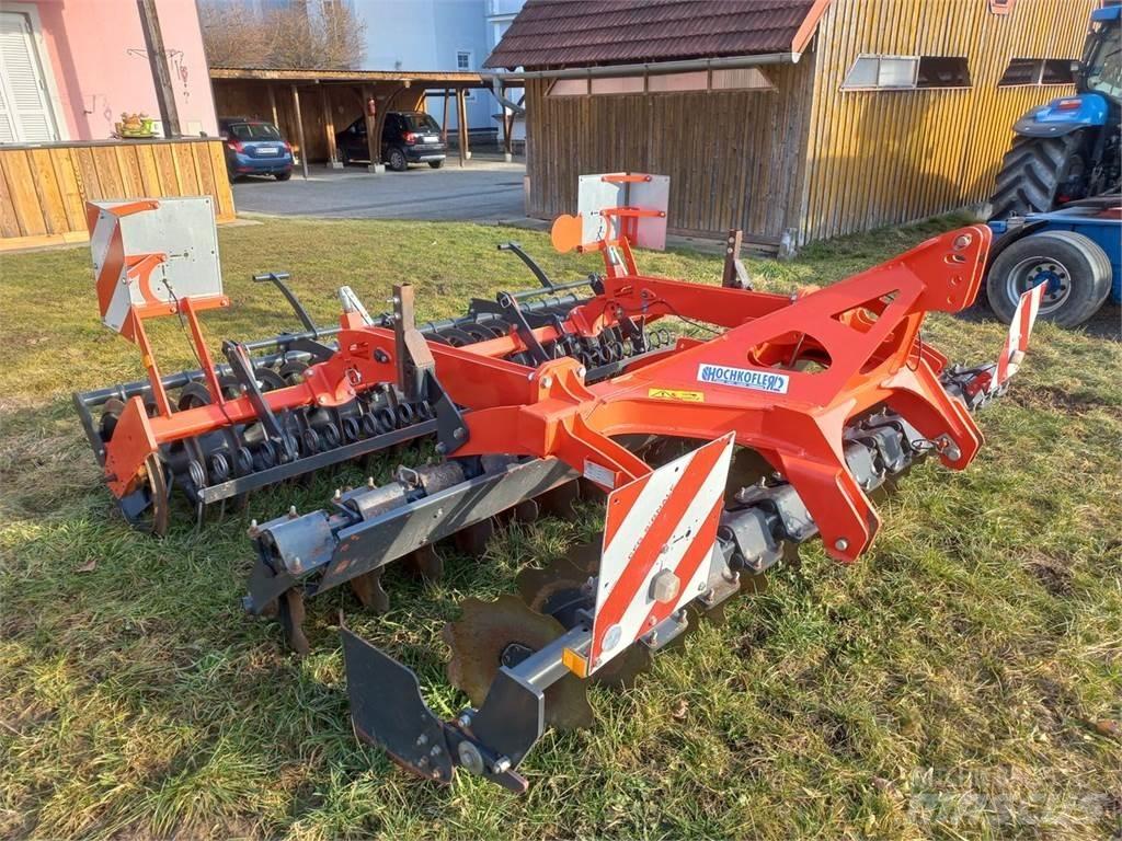Kuhn Optimer 303 زحافات ساحقة