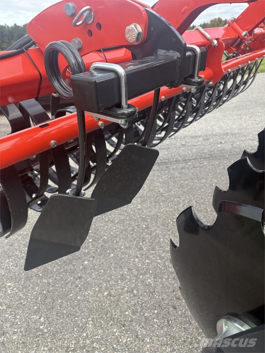 Kuhn Optimer L 300 زحافات ساحقة