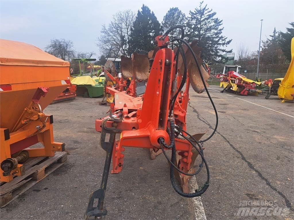 Kuhn Varimaster 123 محاريث تقليدية