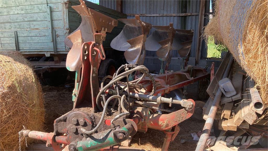 Kverneland LB 100 محاريث تقليدية