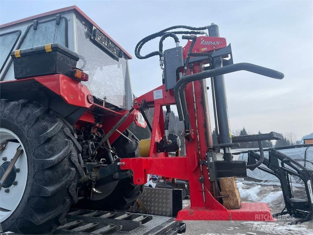 Lindner 1600 A الجرارات