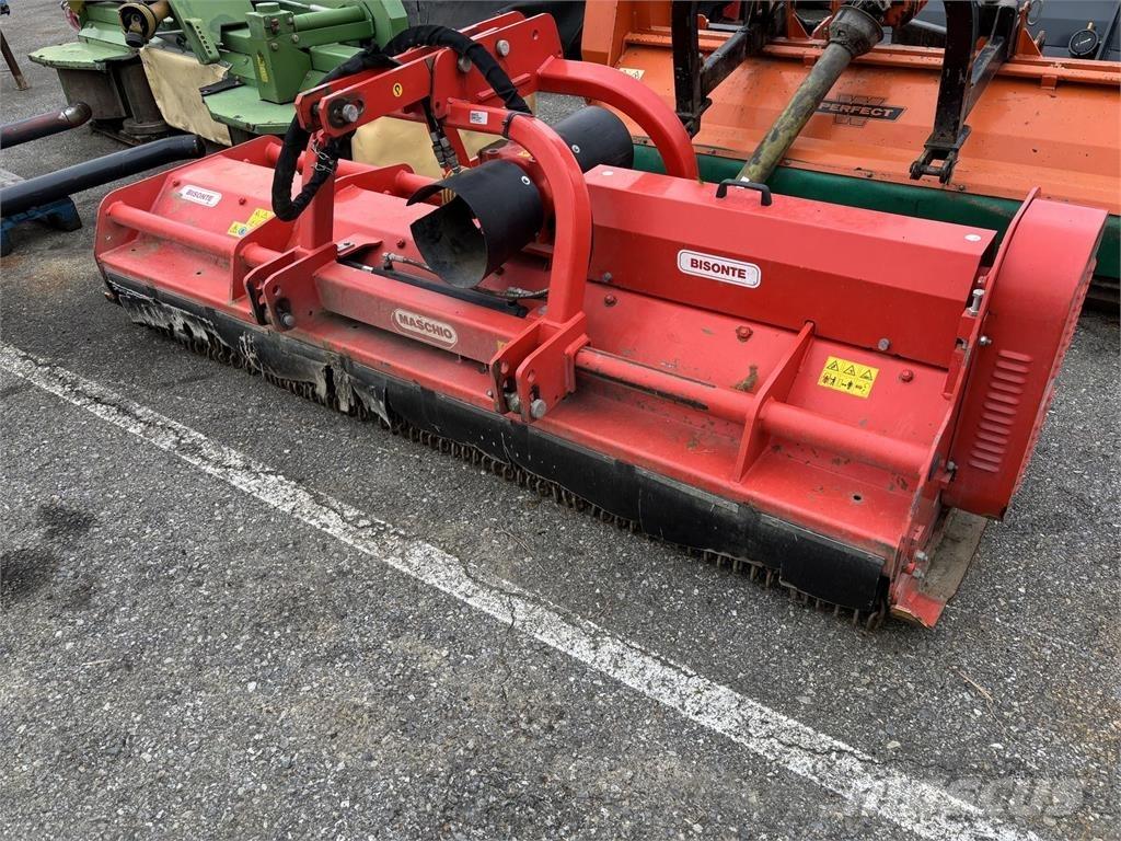 Maschio Bisonte 280 جزازات وأغطية المراعي