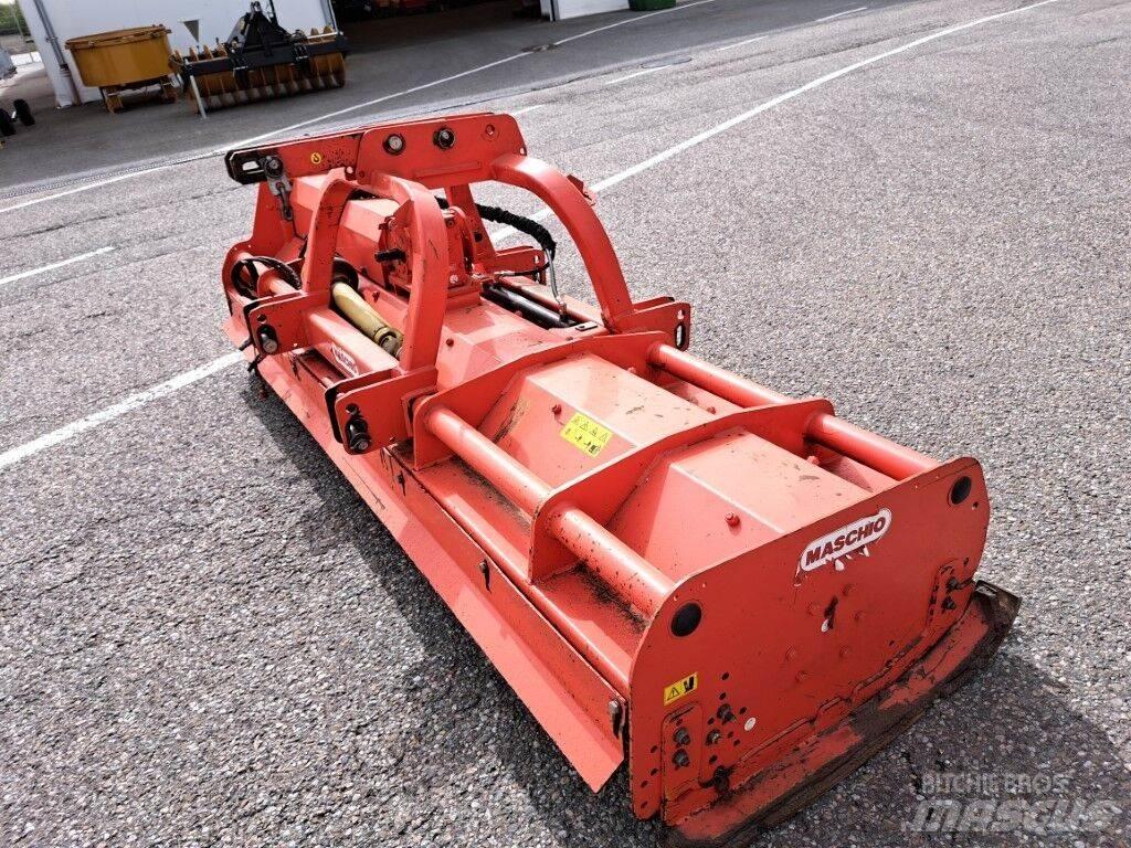 Maschio BISONTE 300 جزازات وأغطية المراعي