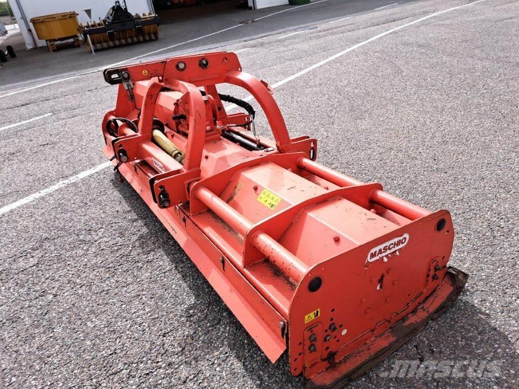 Maschio BISONTE 300 جزازات وأغطية المراعي