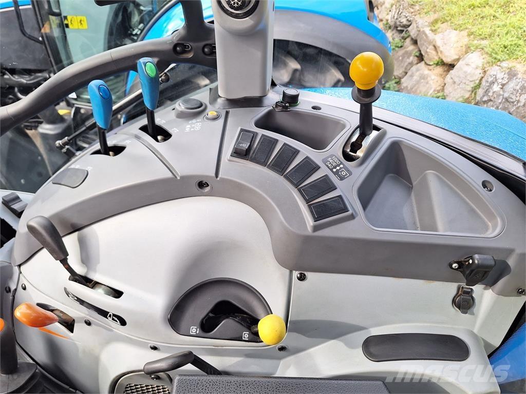 New Holland T 5.85 الجرارات