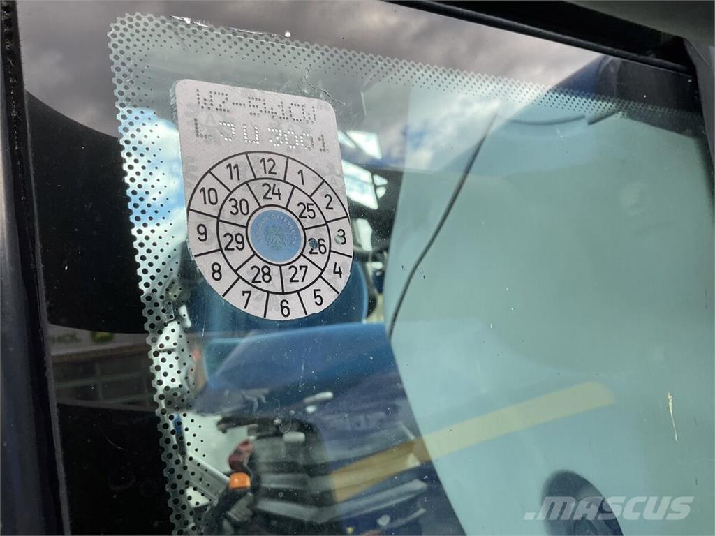 New Holland T 5030 الجرارات