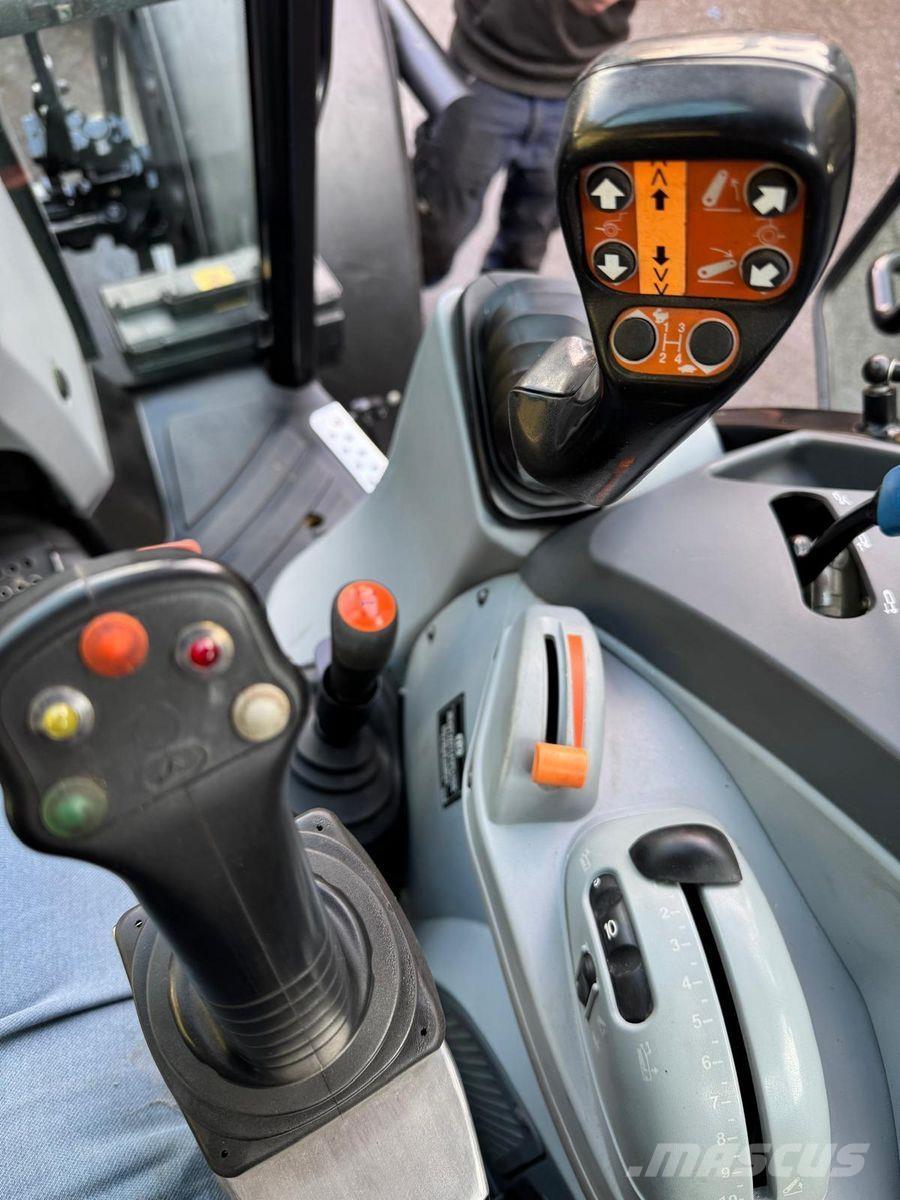 New Holland T4.115 الجرارات