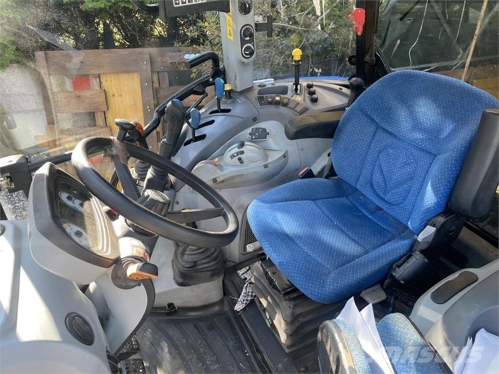 New Holland T4.85 الجرارات