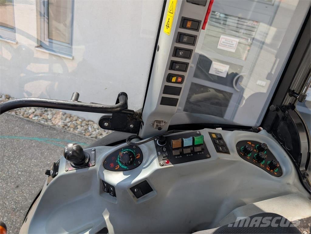 New Holland T4.90 F الجرارات