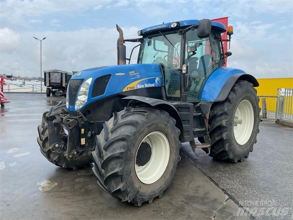 New Holland T7050 الجرارات