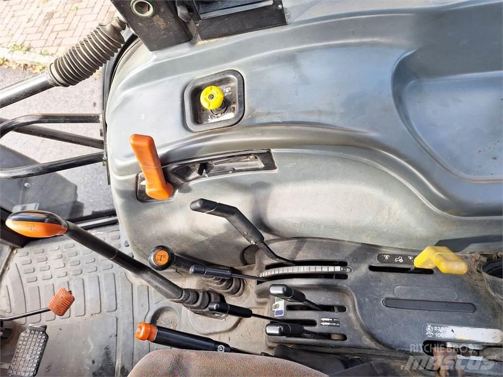 New Holland TL 90 الجرارات