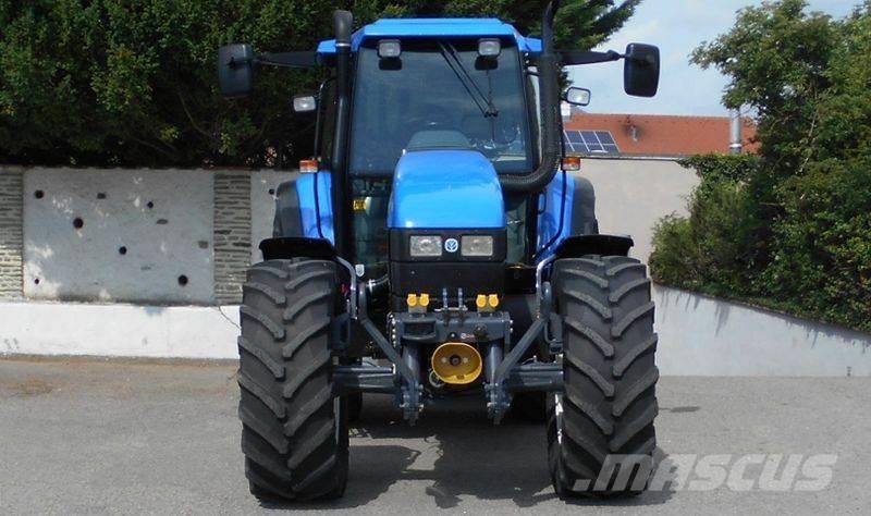 New Holland TS115 الجرارات
