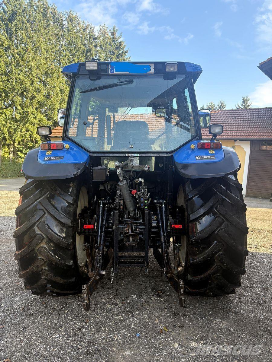 New Holland TS115 الجرارات