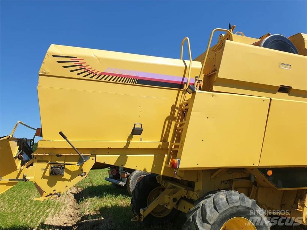 New Holland TX 65 حصادات