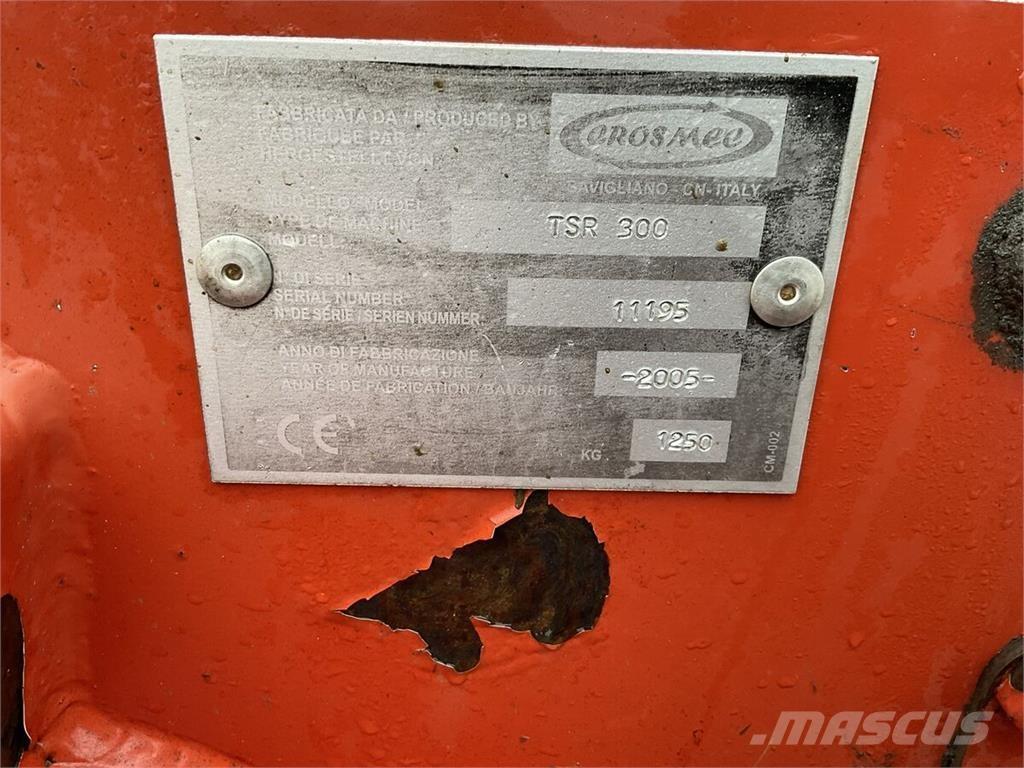 Omarv TSR 300 جزازات وأغطية المراعي