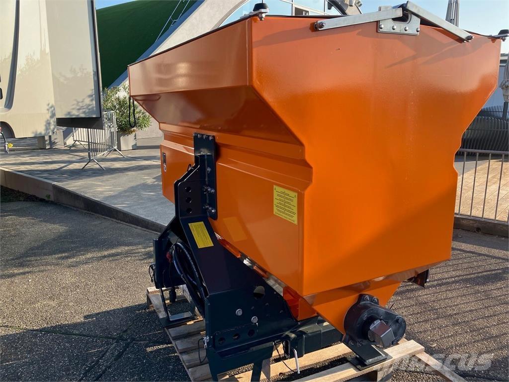 Rauch Taxon 30.1 ماكينات أخرى لتجهيز الأراضي