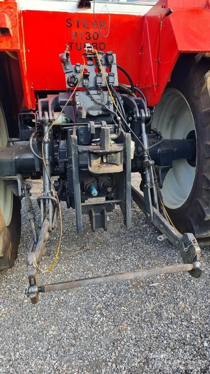 Steyr 8130 A T الجرارات