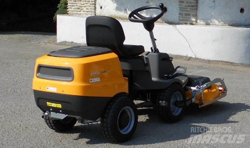 Stiga Park 300 ماكينات أخرى لتجهيز الأراضي
