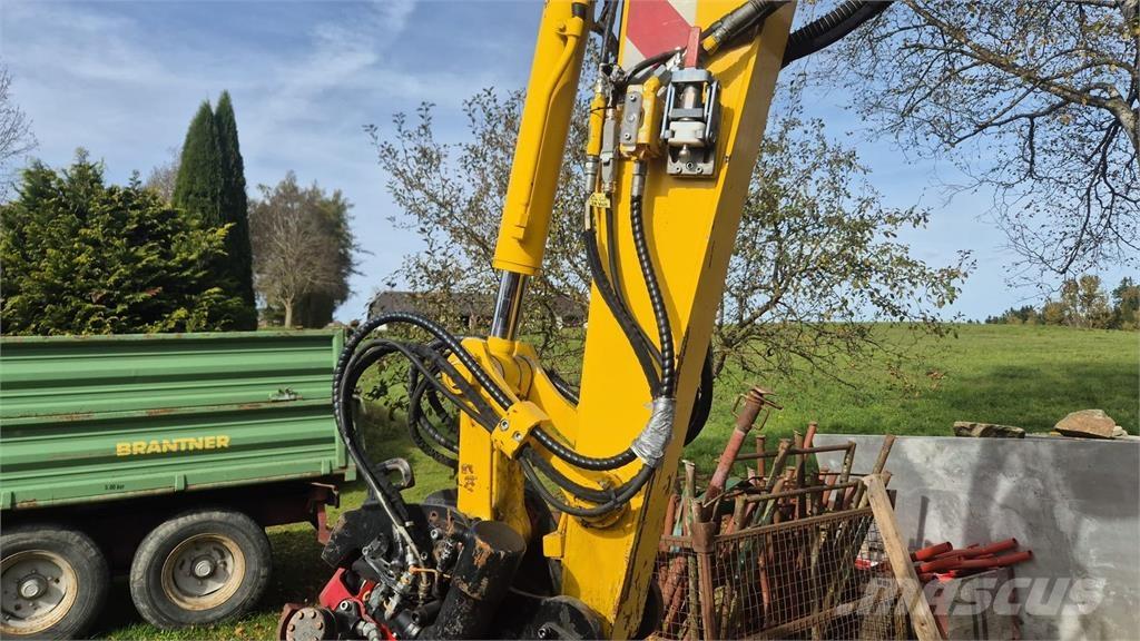 Takeuchi TB 295 W حفارات بعجل