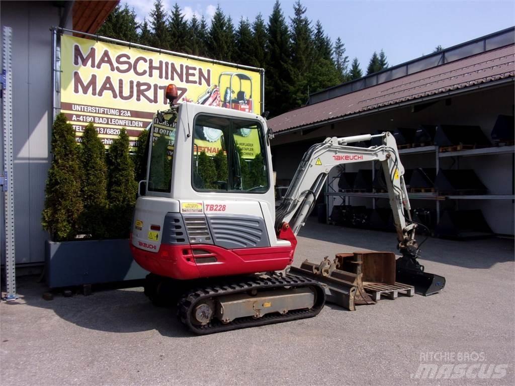 Takeuchi TB228 حفارات صغيرة أقل من 7 طن (حفارات صغيرة)