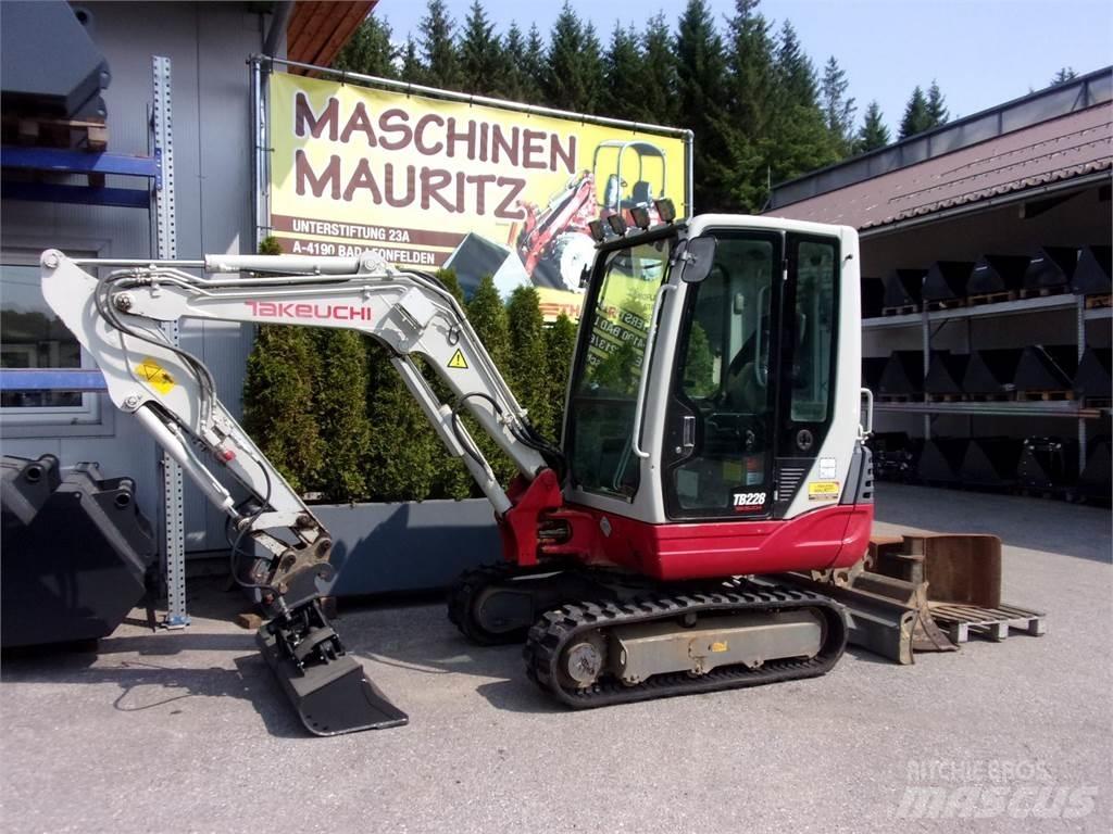 Takeuchi TB228 حفارات صغيرة أقل من 7 طن (حفارات صغيرة)