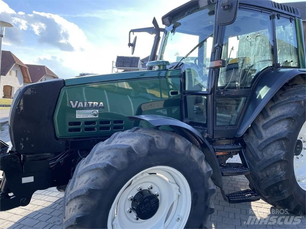 Valtra 6850 HiTech الجرارات
