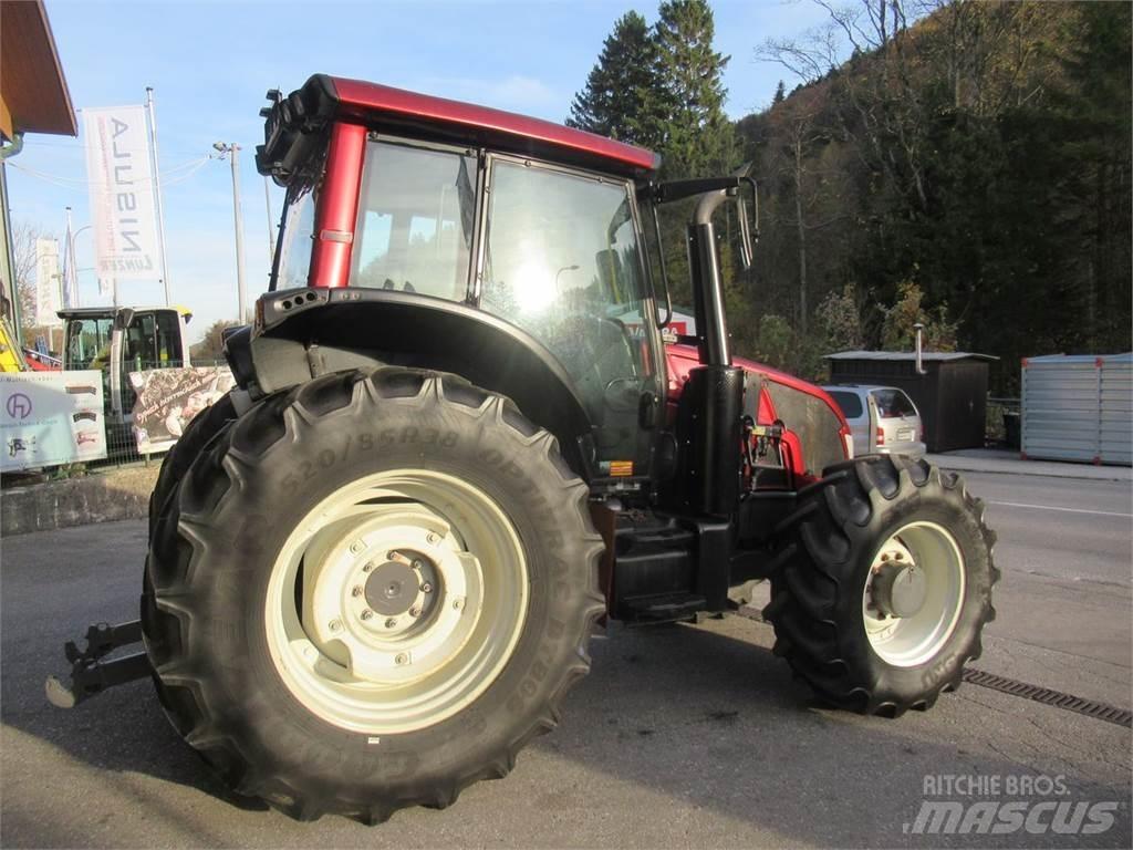 Valtra N163D الجرارات