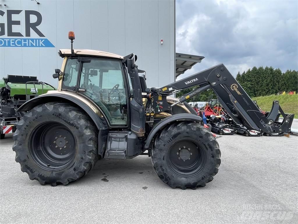 Valtra N174 HiTech الجرارات