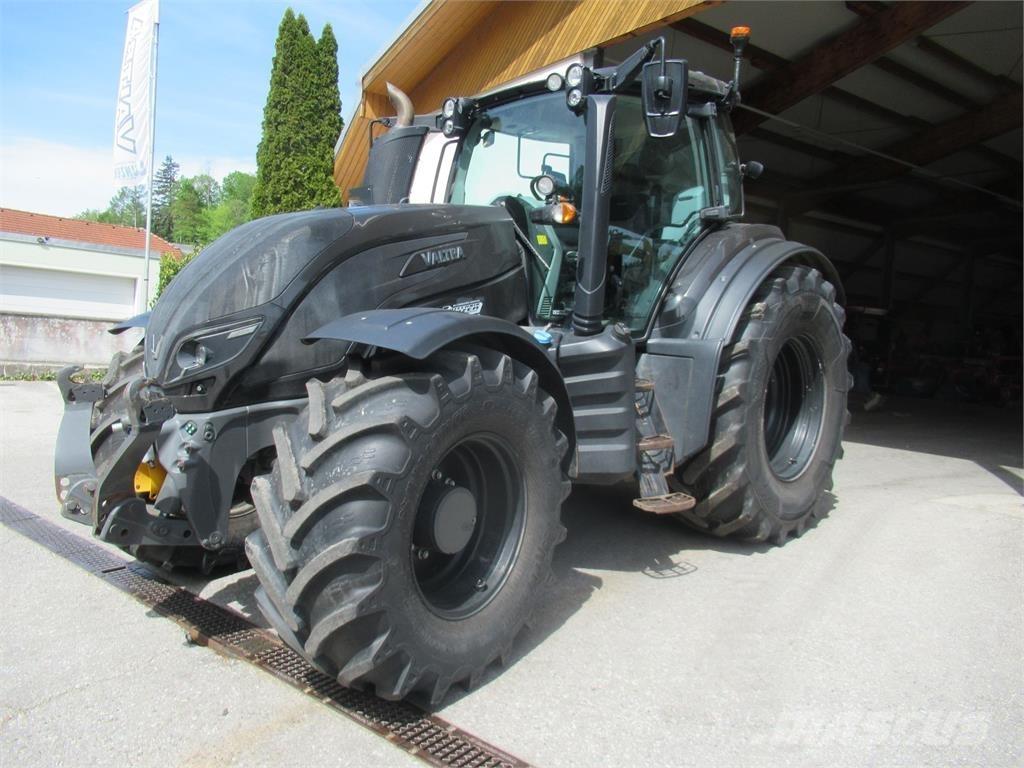 Valtra T214D الجرارات