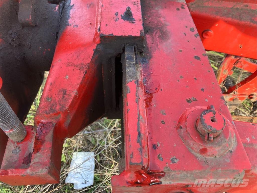 Vogel & Noot LM 820 محاريث تقليدية