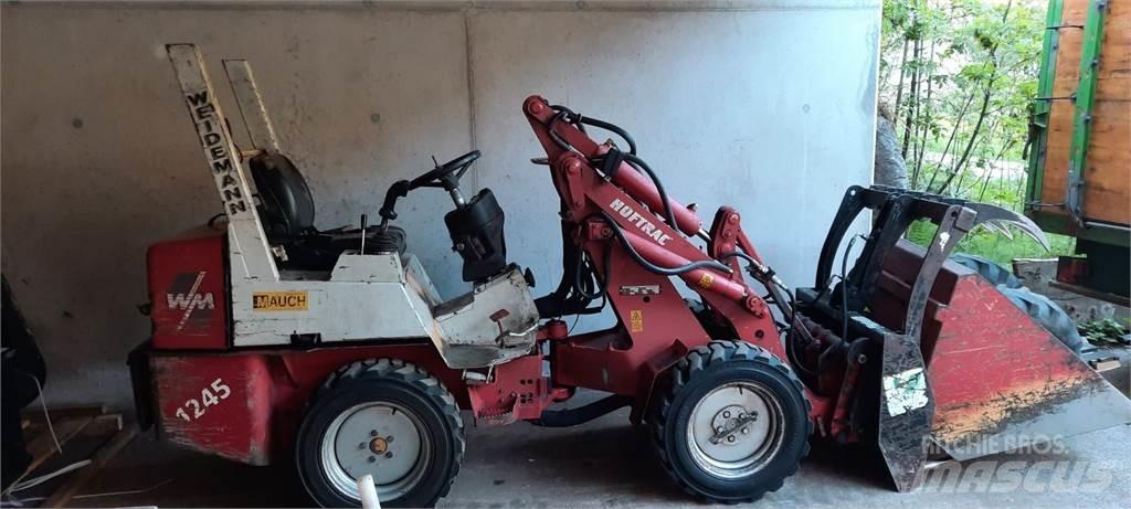 Weidemann 1245 لوادر وحفارات أمامية