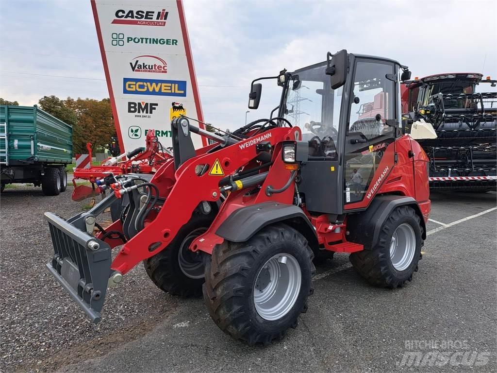 Weidemann 1390 لوادر وحفارات أمامية