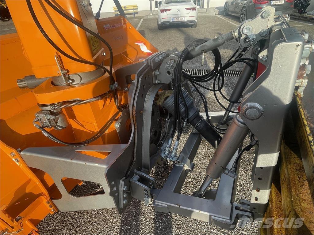  Westa 750/2600 ماكينات الطرق والجليد الأخرى