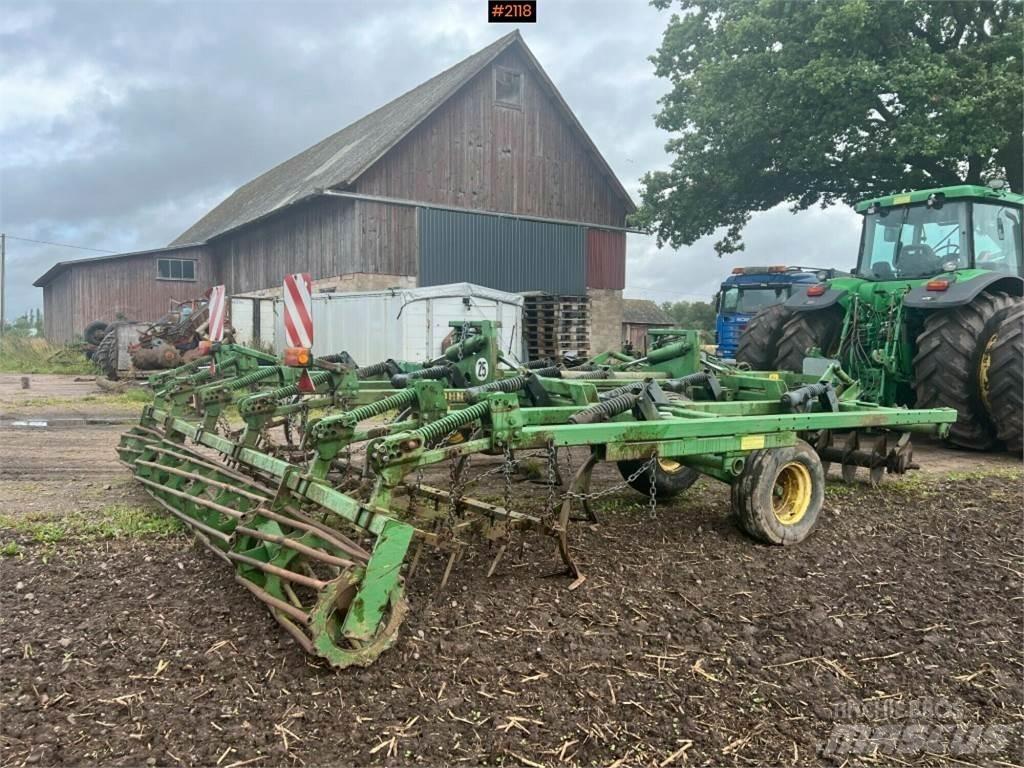 John Deere 410A ماكينات وملحقات زراعة أخرى