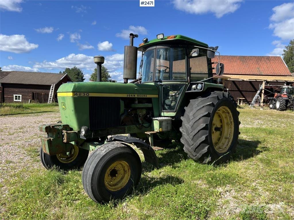 John Deere 4230 الجرارات