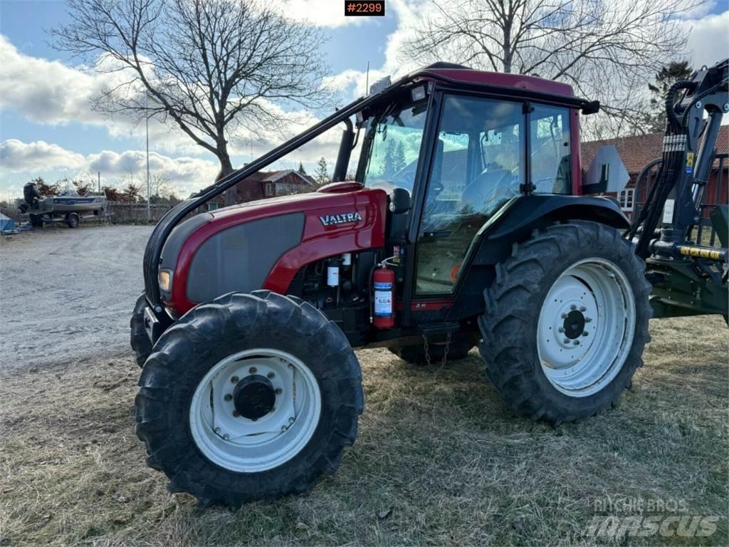 Valtra A75-4 الجرارات