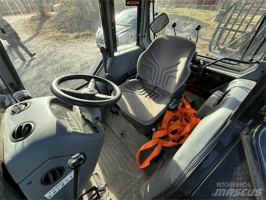 Valtra A75-4 الجرارات
