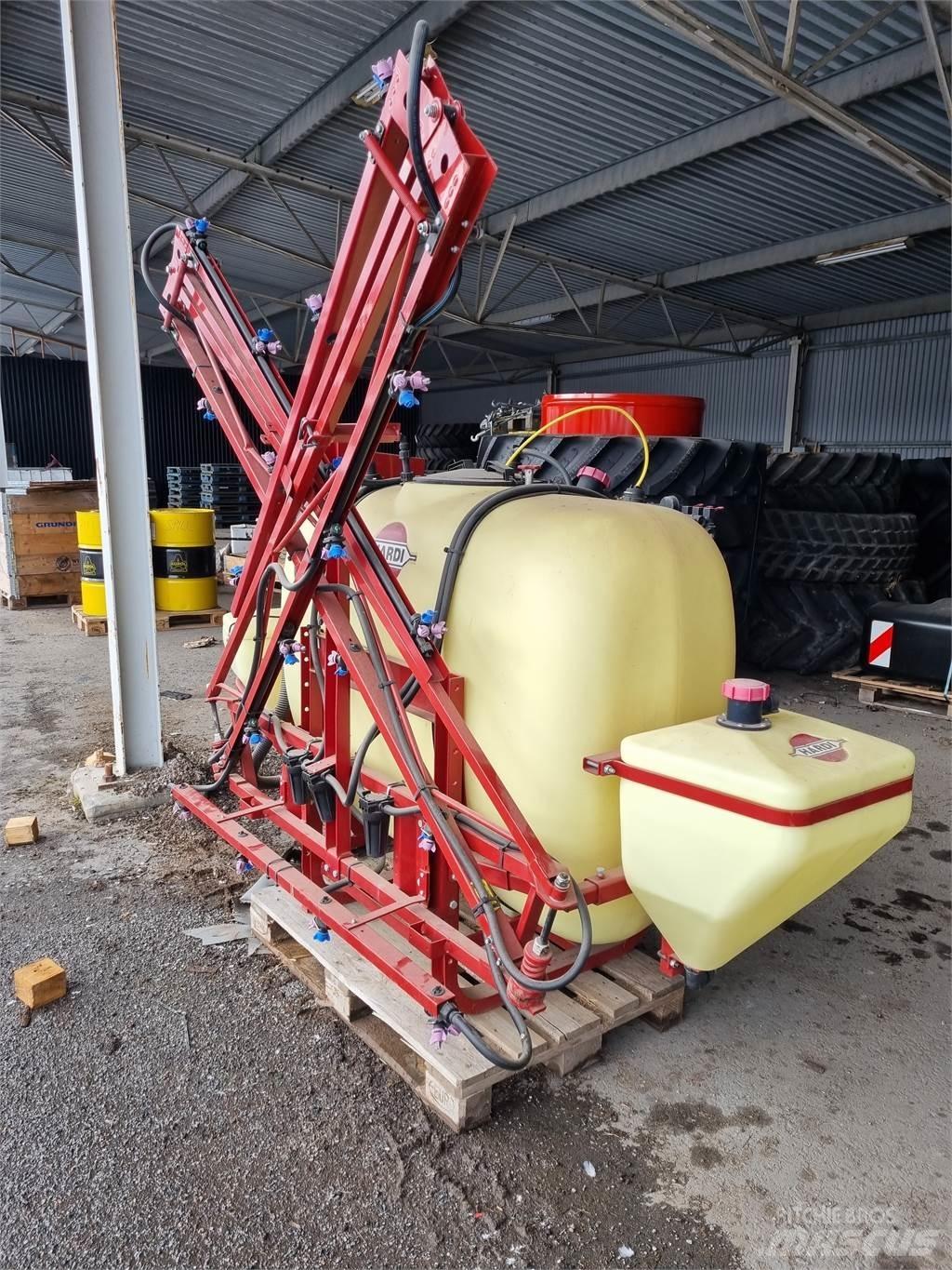 Hardi 800 الرشاشات