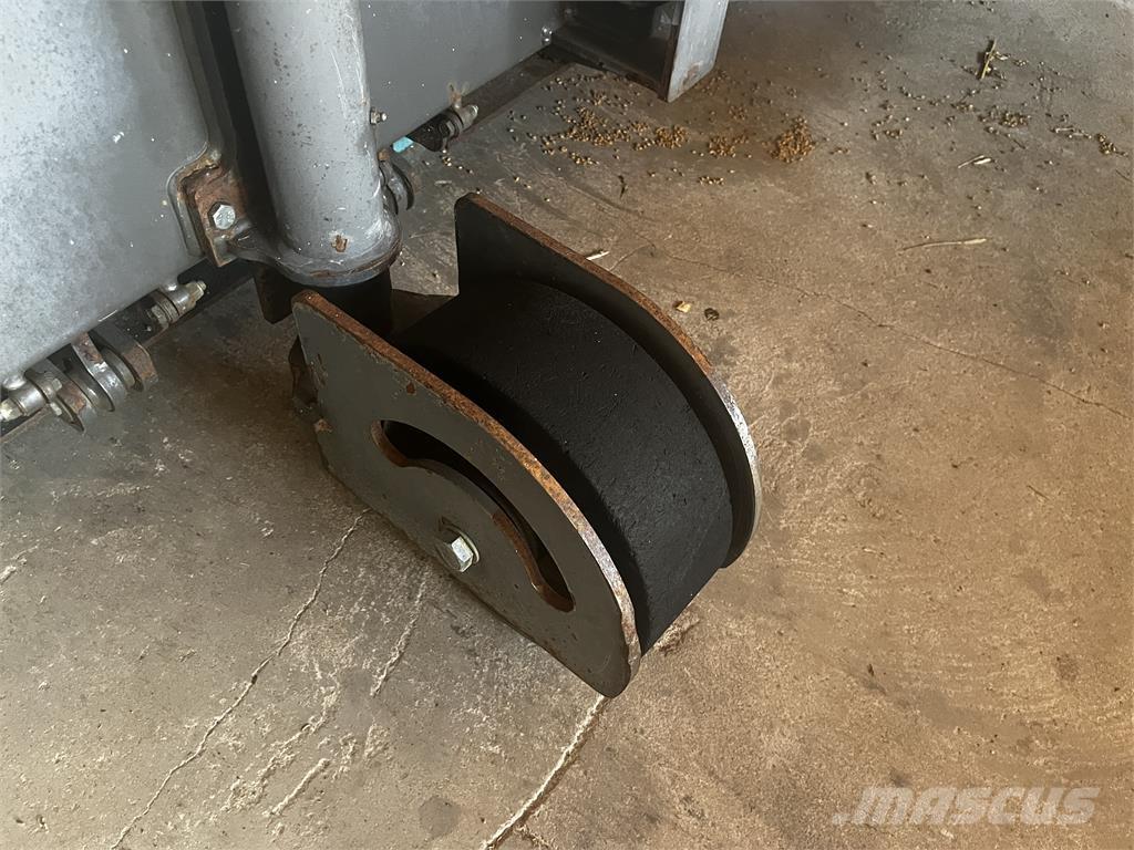 Holms PD 3,6 حراثات ونصول الجليد