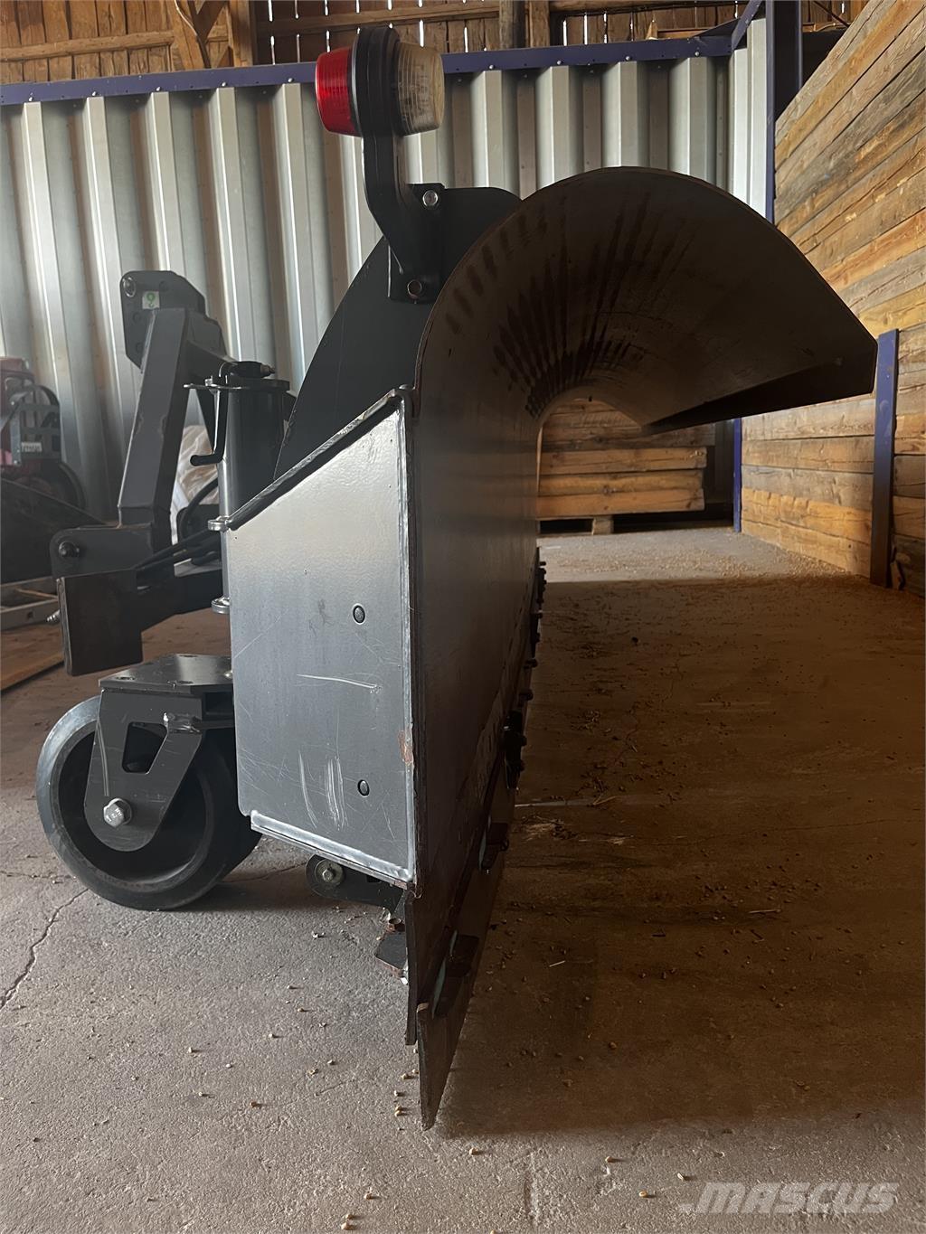 Holms PD 3,6 حراثات ونصول الجليد