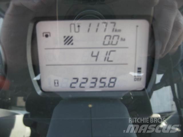 Valtra 135LH الجرارات