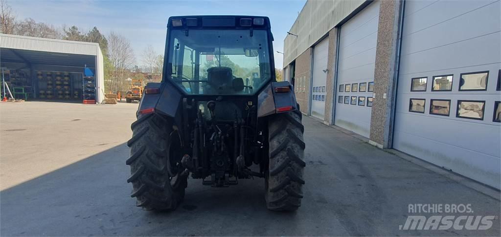 Valtra 6200 الجرارات
