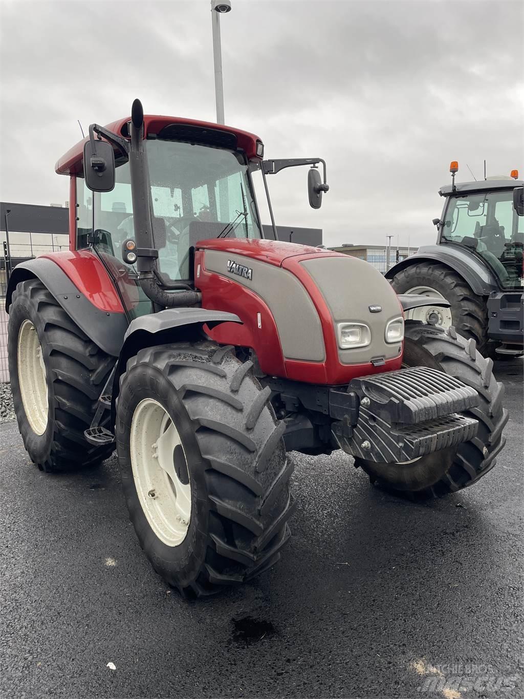 Valtra C150 الجرارات