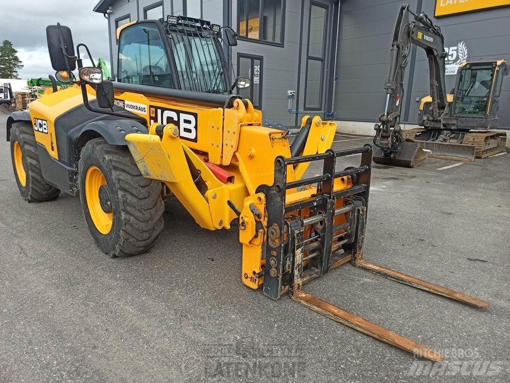 JCB 535-125 kurottaja مناولات متداخلة